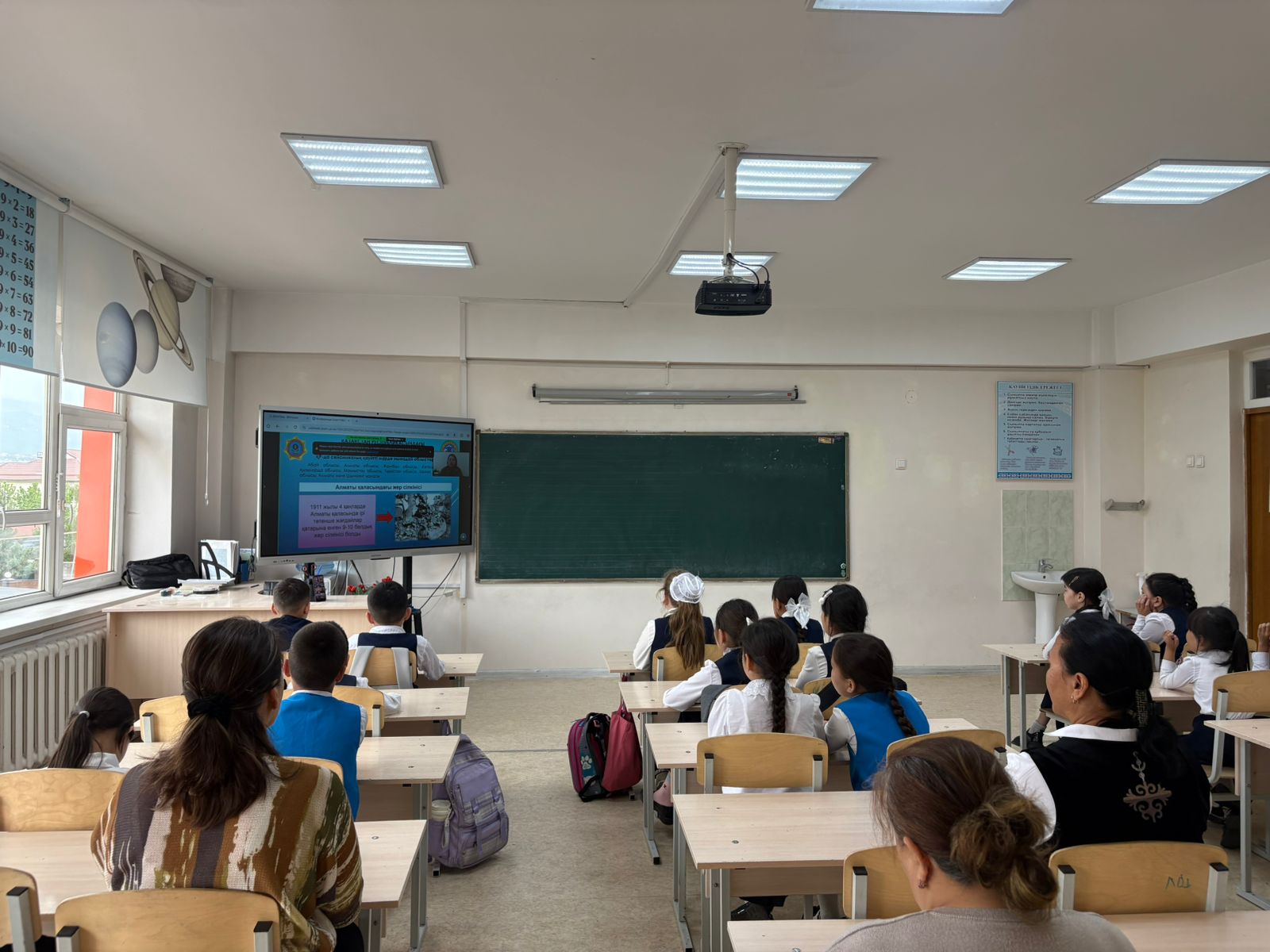 Оқушыларға төтенше жағдайлардың алдын алу және қауіпсіздік ережелерін түсіндіру